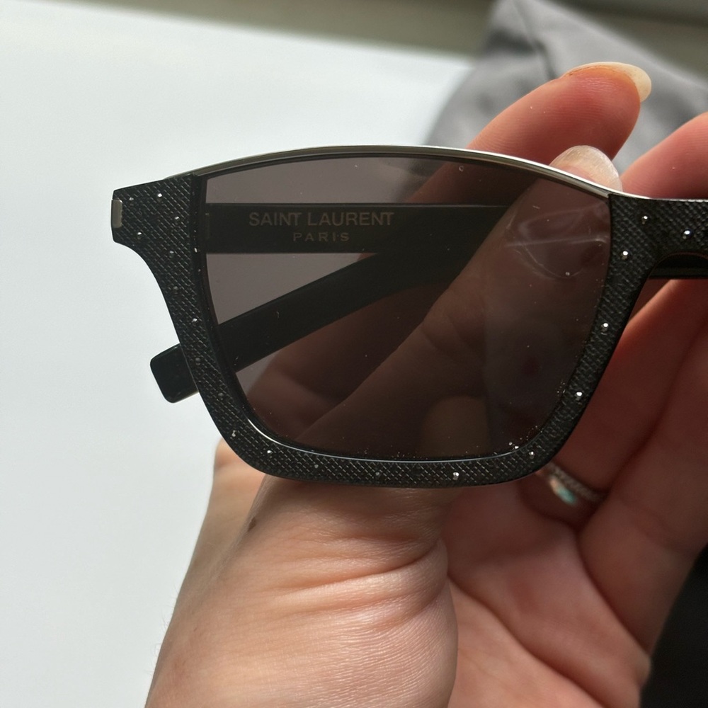 YSL: KATE Sunglasses Saint Laurent. With Authentication Cert